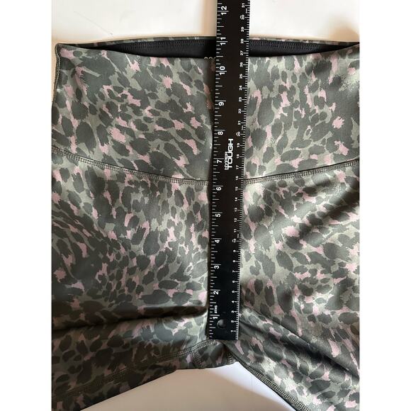 GOOD AMERICAN The Ferocious Legging in Green Mauve Leopard Print Size 1 Small - Picture 12 of 13